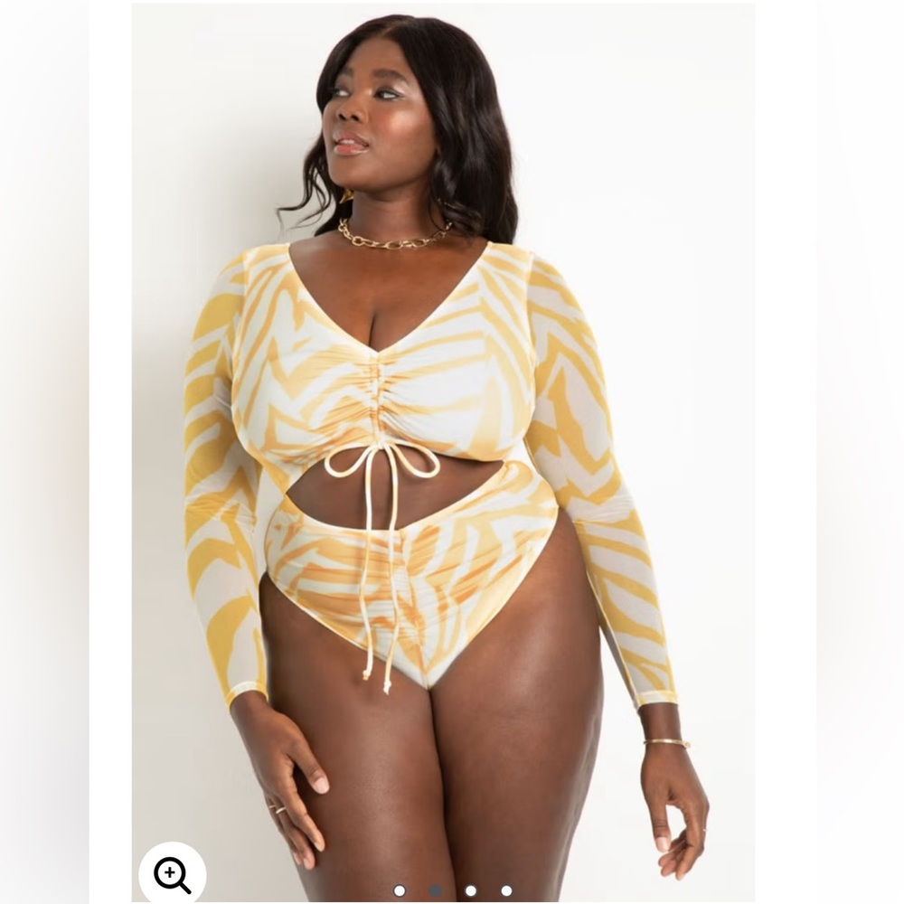 STUNNING Long Sleeve Cutout Detail Swimsuit